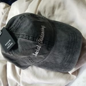 Social Distancing black Davd & Young hat. NWT